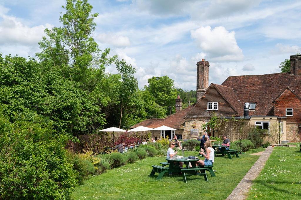 The Merry Harriers Pub Hambledon  Exterior photo